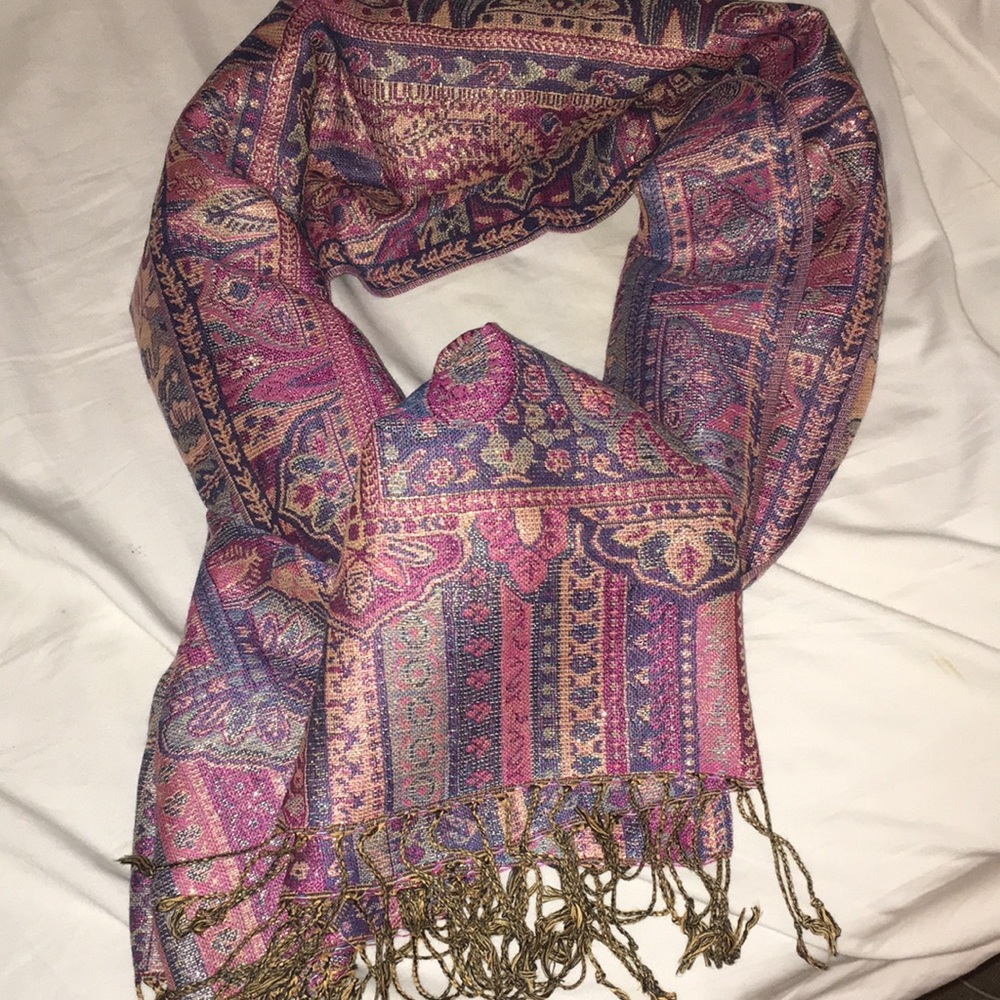 NWOT Pashima scarf in beautiful colors